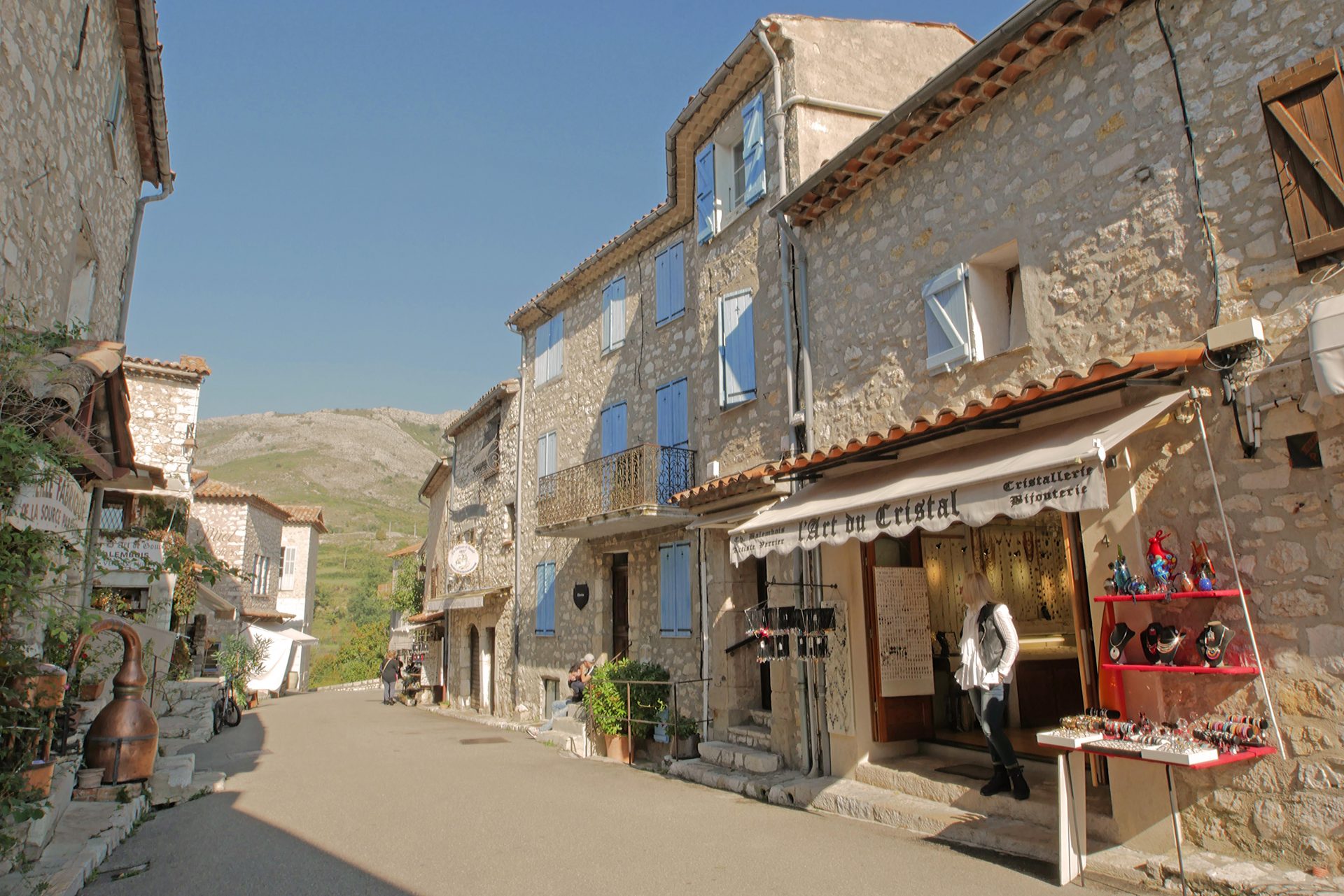 Gourdon shops 2